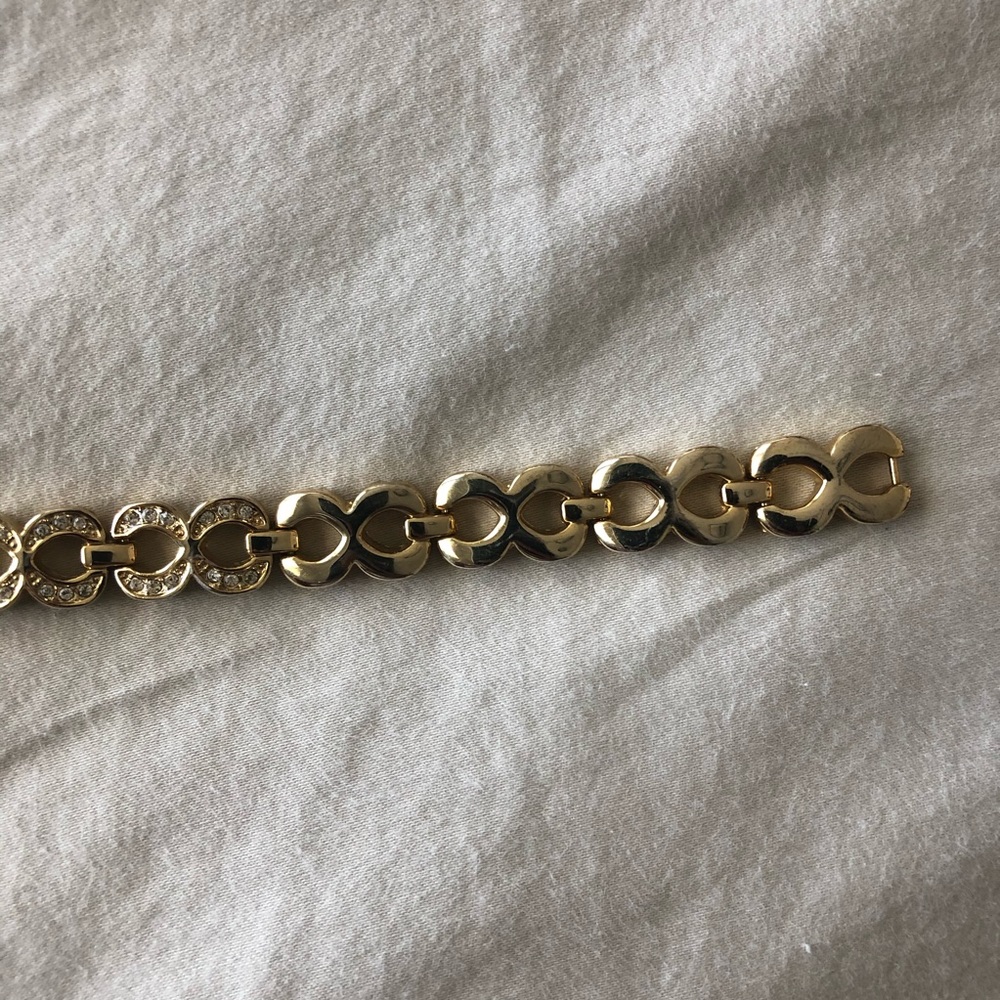 Gold Chain Linked Bracelet - Picture 8 of 8